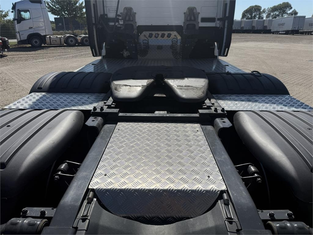 Scania S560 A 6x2 NB 2950  - شاحنة جرار: صور 4 Scania S560 A 6x2 NB 2950  - شاحنة جرار: صور 4