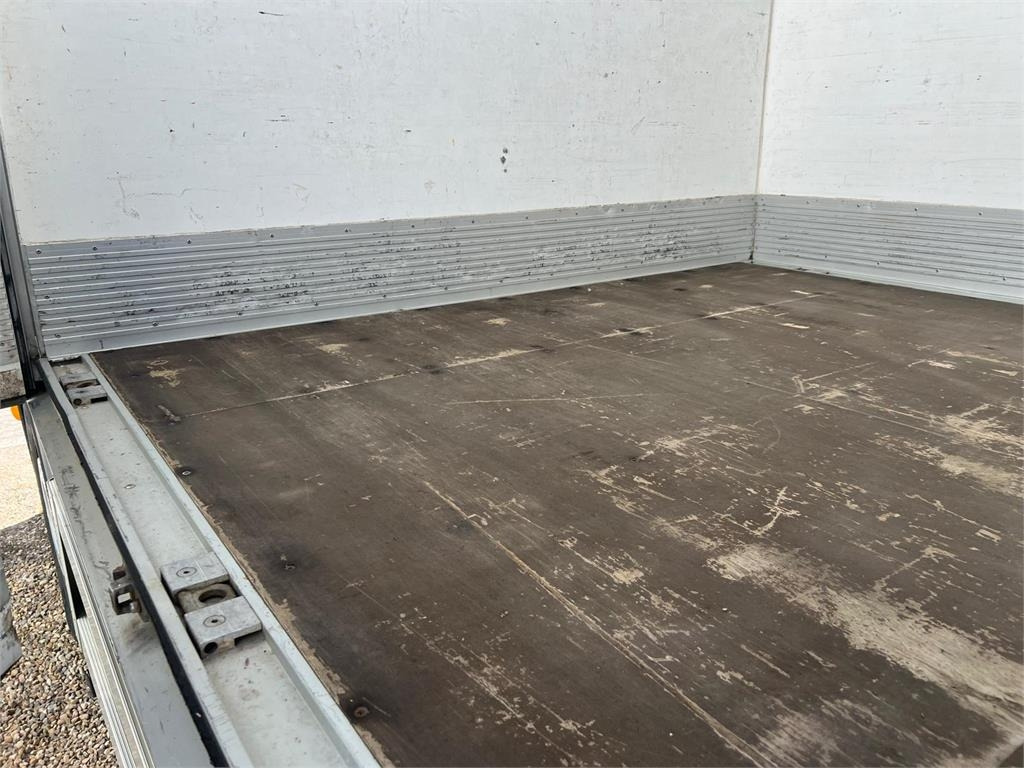 Volvo FE320 18 ton - مبردة شاحنة: صور 5 Volvo FE320 18 ton - مبردة شاحنة: صور 5