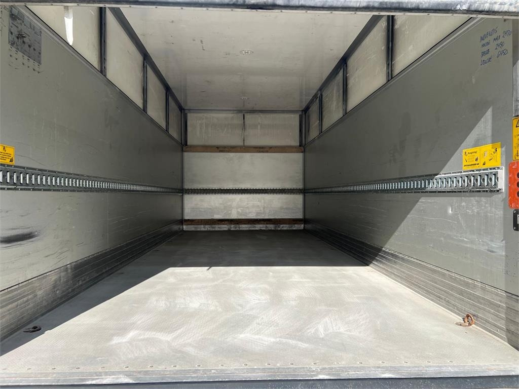 بصندوق مغلق شاحنة Volvo FL 250 16 ton: صور 8