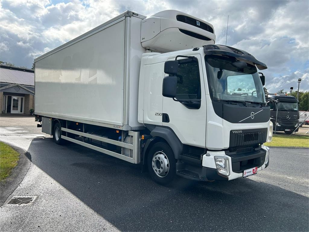 Volvo FL 250 16 ton  - مبردة شاحنة: صور 2 Volvo FL 250 16 ton  - مبردة شاحنة: صور 2