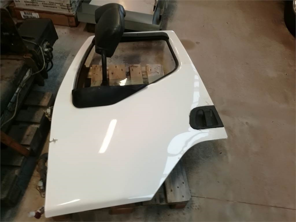 Volvo Fører dør til Volvo FE - باب و قطع الغيار - شاحنة: صور 1 Volvo Fører dør til Volvo FE - باب و قطع الغيار - شاحنة: صور 1