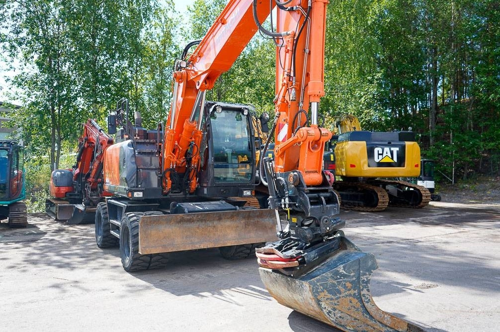 Hitachi ZX 140 W-6 - حفارة على عجلات: صور 5 Hitachi ZX 140 W-6 - حفارة على عجلات: صور 5