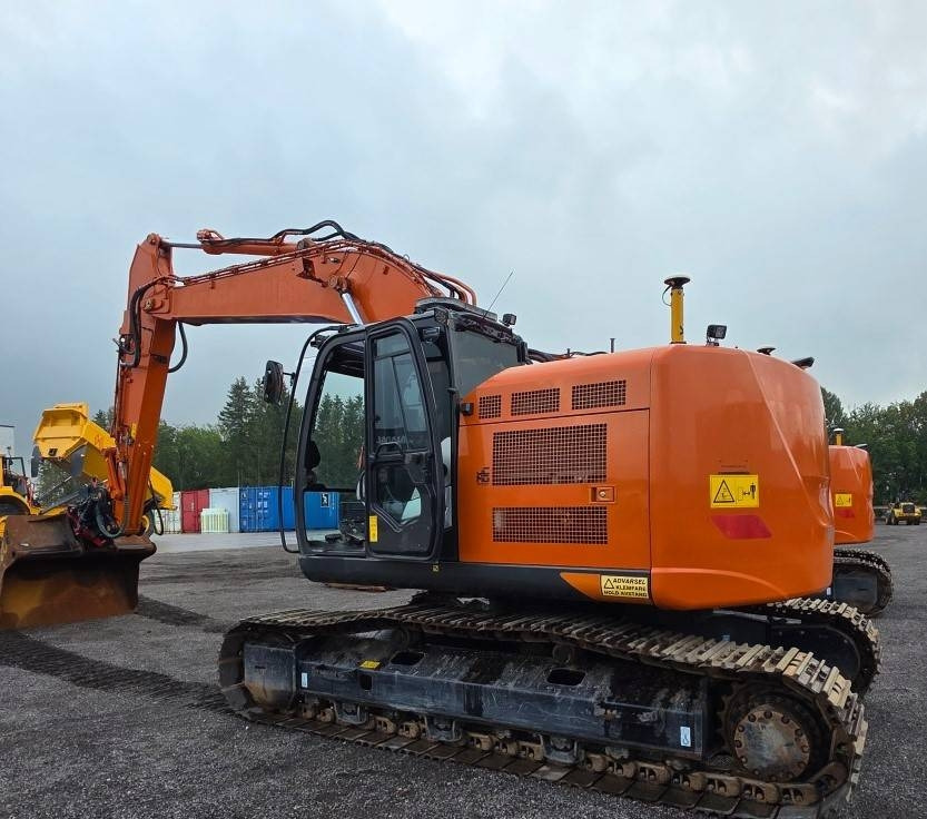 Hitachi ZX 225 US R LC-6 - حفارات زحافة: صور 1 Hitachi ZX 225 US R LC-6 - حفارات زحافة: صور 1