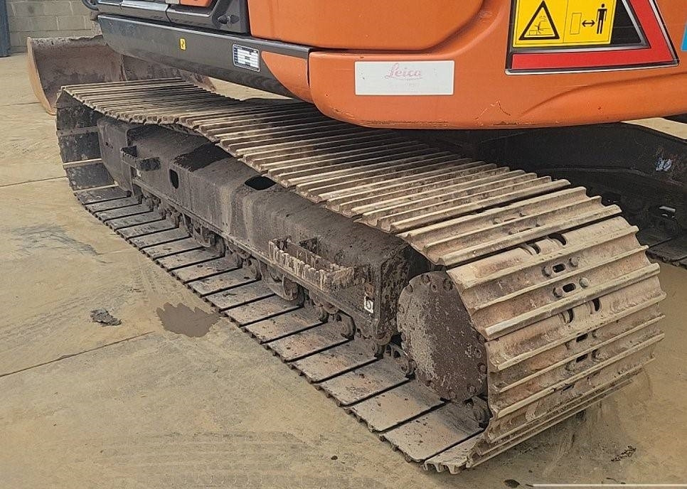 Hitachi ZX135US-7 - حفارات زحافة: صور 3 Hitachi ZX135US-7 - حفارات زحافة: صور 3