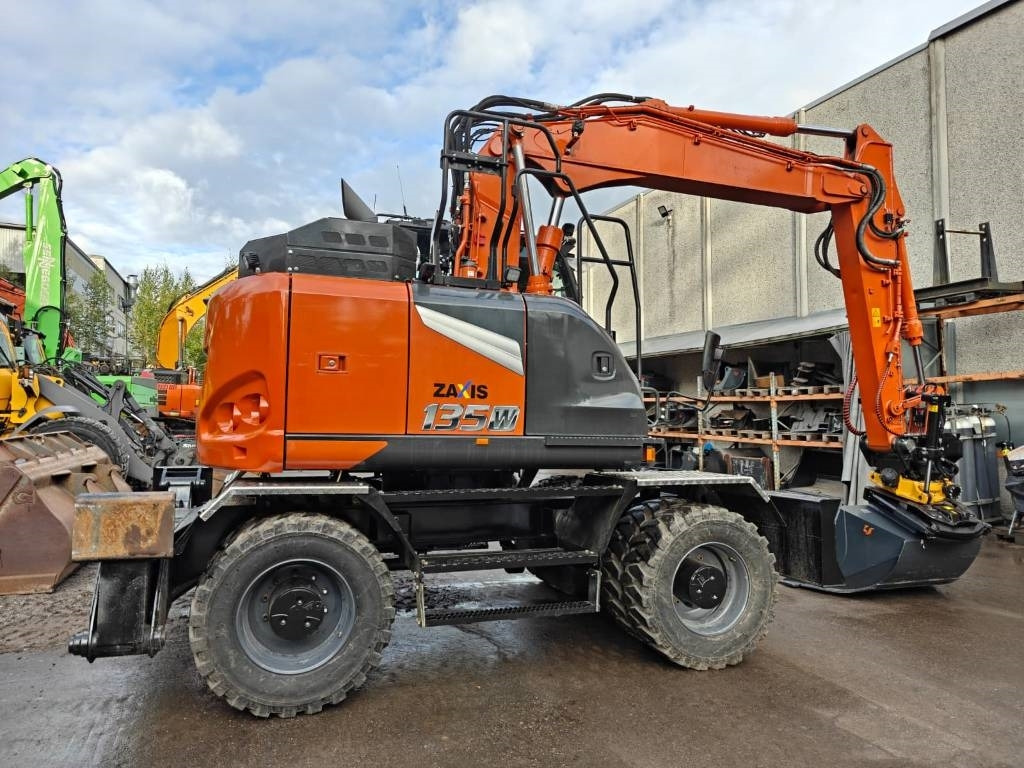 Hitachi ZX135W-7 VARUSTELTU - حفارة على عجلات: صور 4 Hitachi ZX135W-7 VARUSTELTU - حفارة على عجلات: صور 4