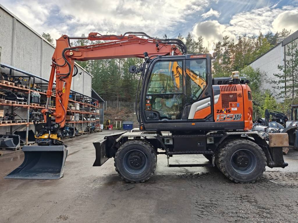 Hitachi ZX135W-7 VARUSTELTU - حفارة على عجلات: صور 1 Hitachi ZX135W-7 VARUSTELTU - حفارة على عجلات: صور 1