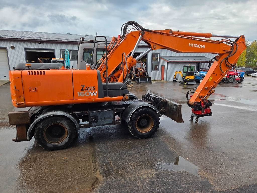 Hitachi ZX160 W PYÖRITTÄJÄLLÄ - حفارة على عجلات: صور 5 Hitachi ZX160 W PYÖRITTÄJÄLLÄ - حفارة على عجلات: صور 5
