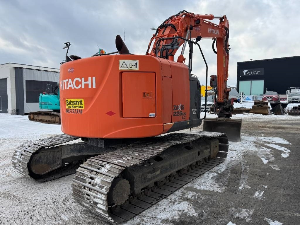 Hitachi ZX225USLC-5B PYÖRITTÄJÄLLÄ - حفارات زحافة: صور 4 Hitachi ZX225USLC-5B PYÖRITTÄJÄLLÄ - حفارات زحافة: صور 4