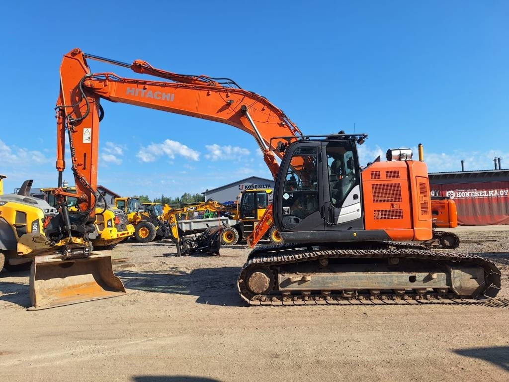 Hitachi ZX225USLC-5 - حفارات زحافة: صور 1 Hitachi ZX225USLC-5 - حفارات زحافة: صور 1