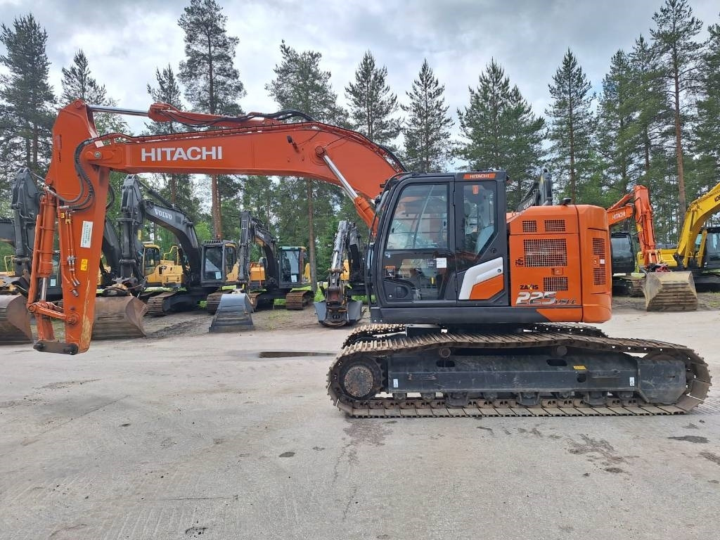 Hitachi ZX225USLC-7 - حفارات زحافة: صور 1 Hitachi ZX225USLC-7 - حفارات زحافة: صور 1