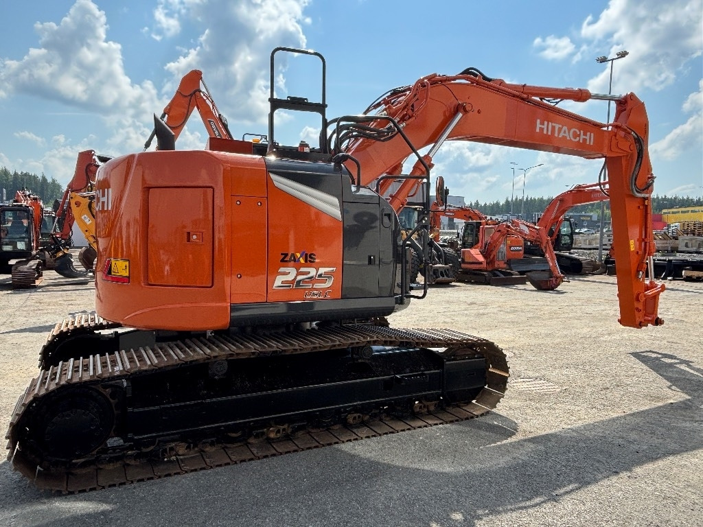 Hitachi ZX225USLC-7 - حفارات زحافة: صور 5 Hitachi ZX225USLC-7 - حفارات زحافة: صور 5