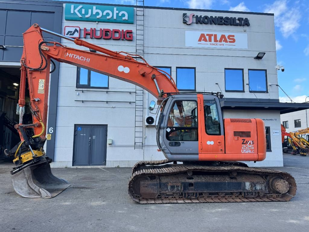 Hitachi ZX225USR PYÖRITTÄJÄLLÄ - حفارات زحافة: صور 1 Hitachi ZX225USR PYÖRITTÄJÄLLÄ - حفارات زحافة: صور 1
