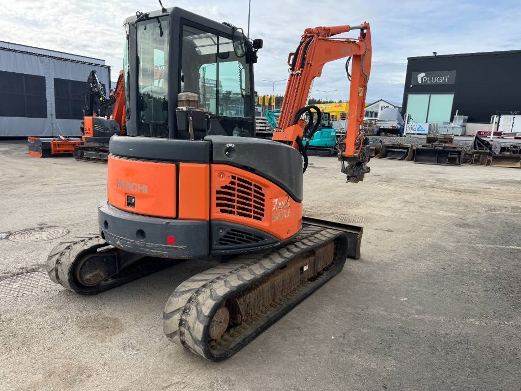 Hitachi ZX50U-2 PYÖRITTÄJÄLLÄ - حفارة مصغرة: صور 5 Hitachi ZX50U-2 PYÖRITTÄJÄLLÄ - حفارة مصغرة: صور 5