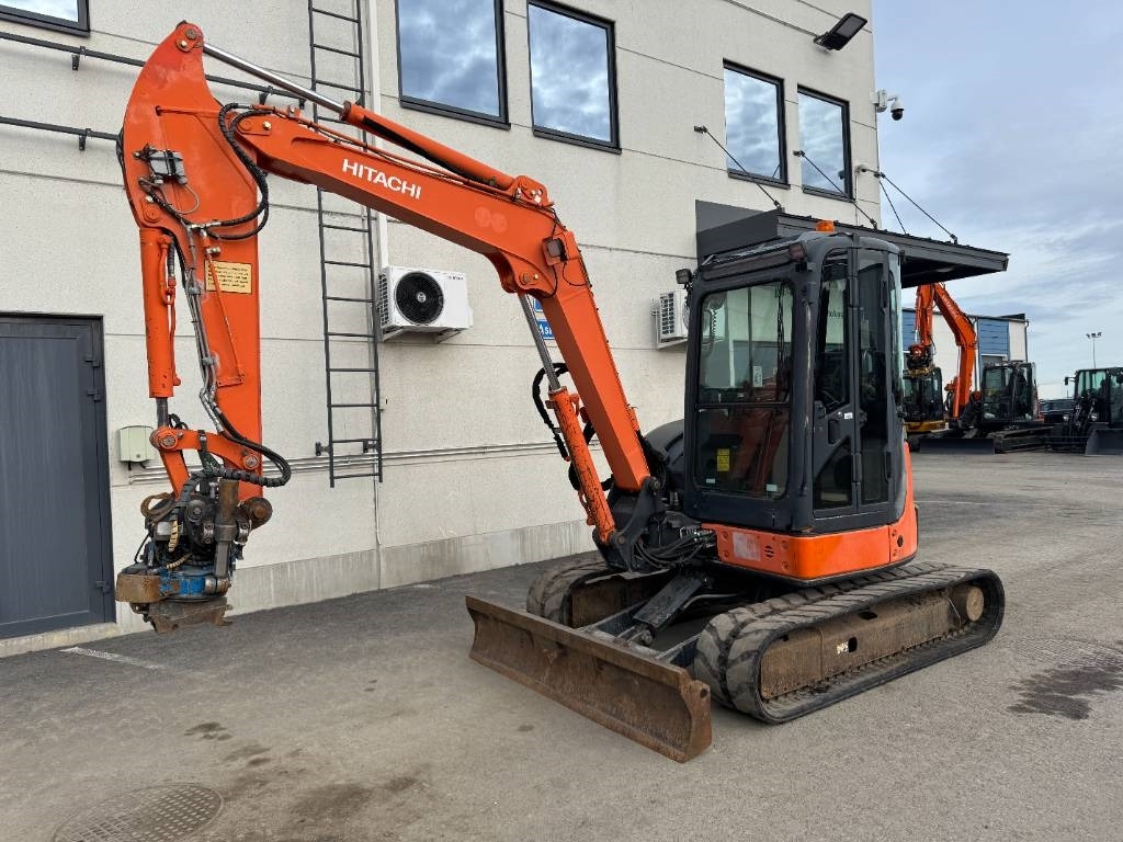 Hitachi ZX50U-2 PYÖRITTÄJÄLLÄ - حفارة مصغرة: صور 2 Hitachi ZX50U-2 PYÖRITTÄJÄLLÄ - حفارة مصغرة: صور 2