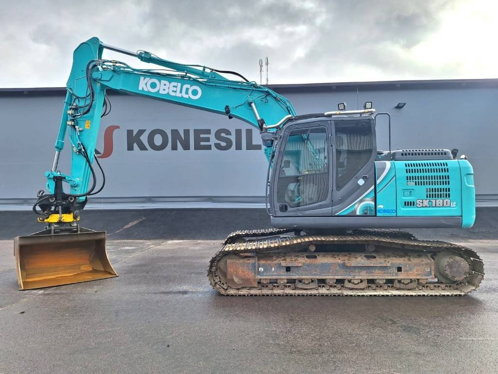 Kobelco SK180LC-10 PYÖRITTÄJÄLLÄ - حفارات زحافة: صور 1 Kobelco SK180LC-10 PYÖRITTÄJÄLLÄ - حفارات زحافة: صور 1
