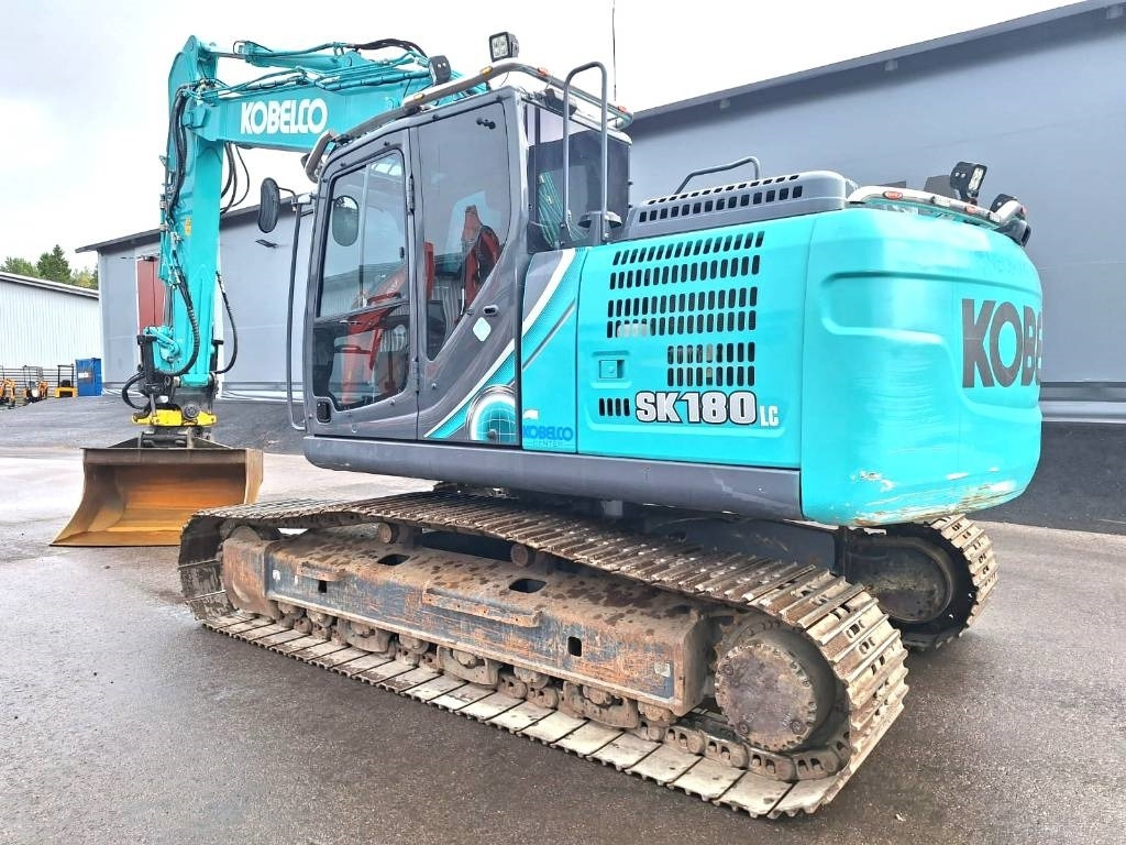 Kobelco SK180LC-10 PYÖRITTÄJÄLLÄ - حفارات زحافة: صور 2 Kobelco SK180LC-10 PYÖRITTÄJÄLLÄ - حفارات زحافة: صور 2