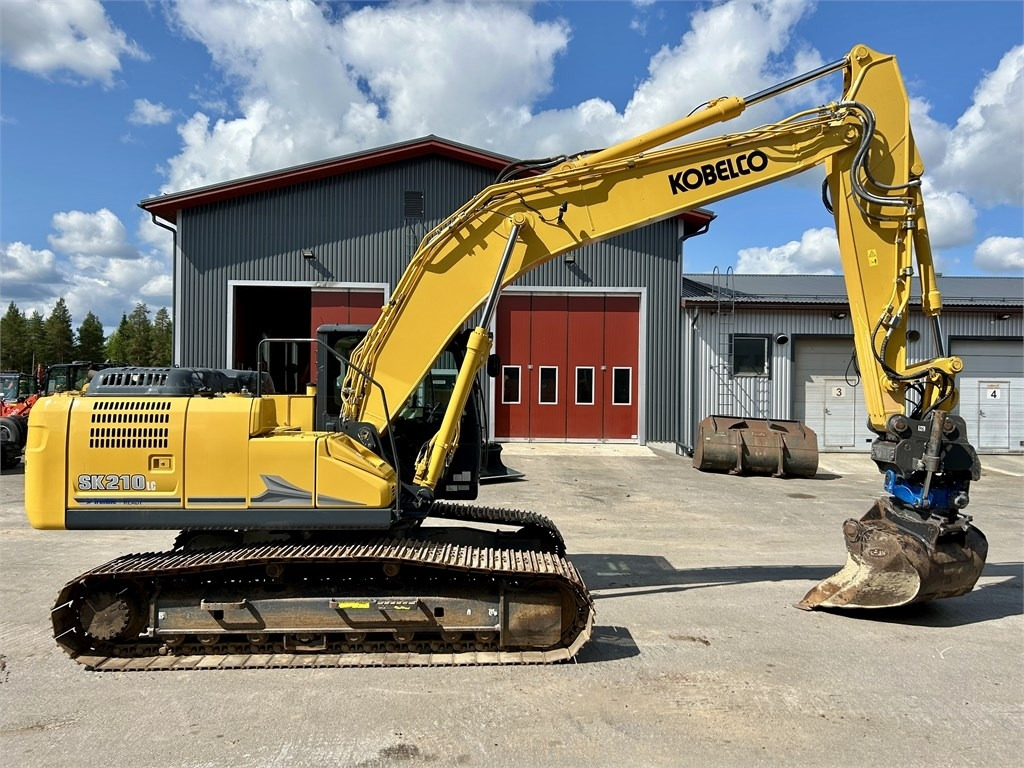 حفارات زحافة Kobelco SK210LC-11 PYÖRITTÄJÄLLÄ: صور 7