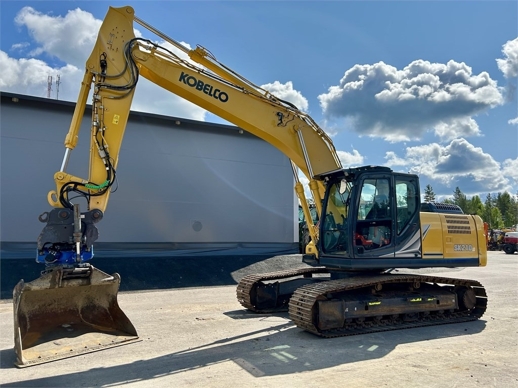 حفارات زحافة Kobelco SK210LC-11 PYÖRITTÄJÄLLÄ: صور 13
