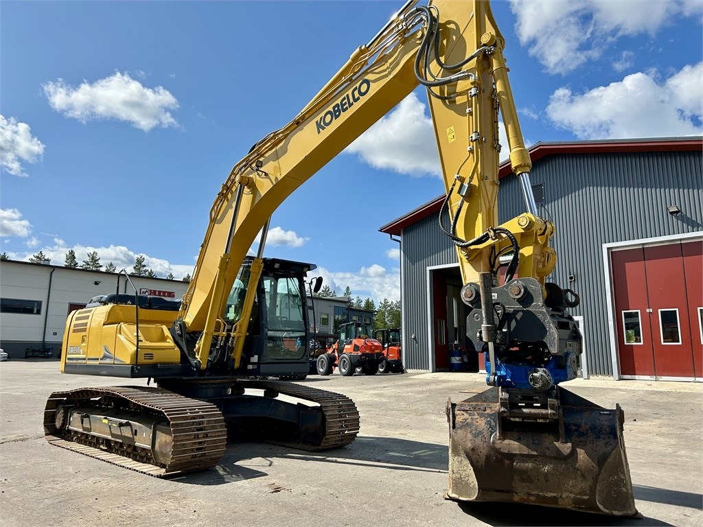 حفارات زحافة Kobelco SK210LC-11 PYÖRITTÄJÄLLÄ: صور 9
