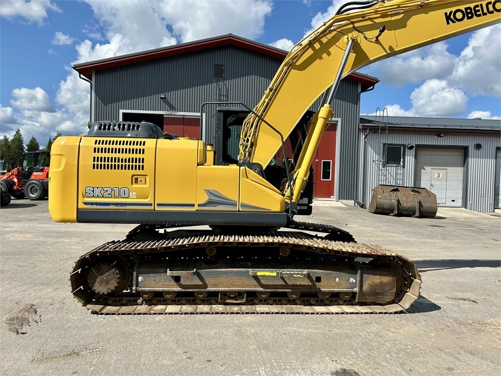 حفارات زحافة Kobelco SK210LC-11 PYÖRITTÄJÄLLÄ: صور 6