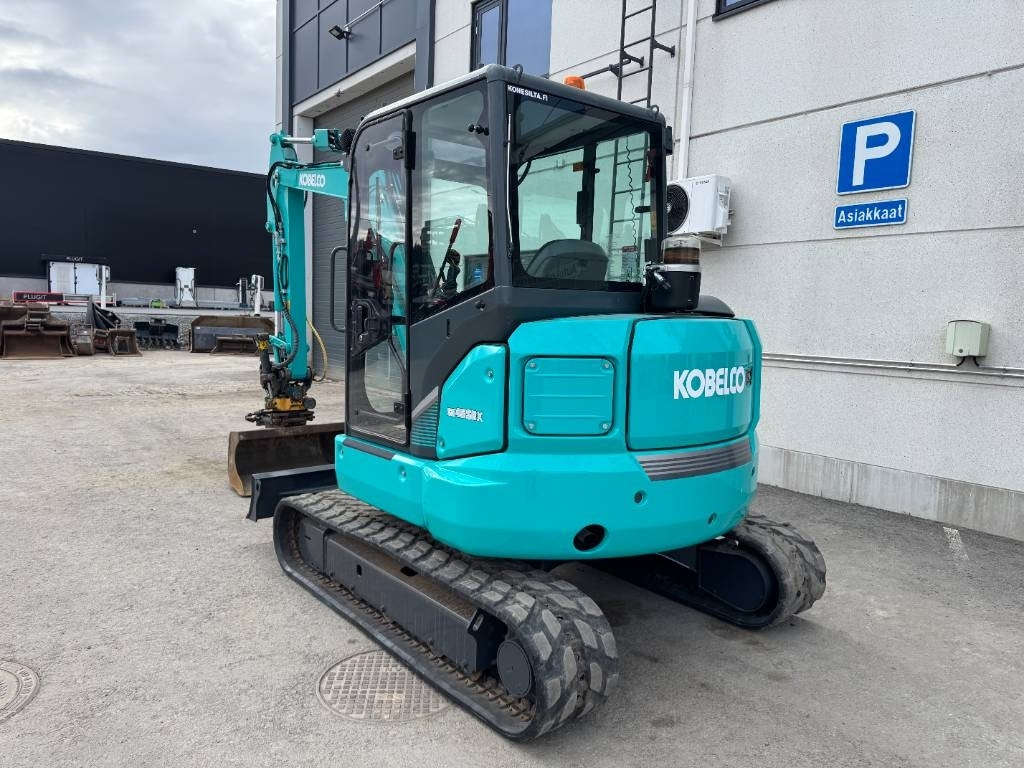 Kobelco SK45SRX-6 Pyörittäjä pihdeillä - حفارة مصغرة: صور 3 Kobelco SK45SRX-6 Pyörittäjä pihdeillä - حفارة مصغرة: صور 3