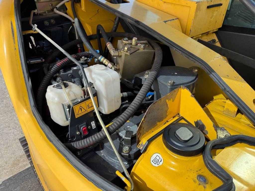 حفارة مصغرة Komatsu PC88MR-8 PYÖRITTÄJÄLLÄ: صور 8