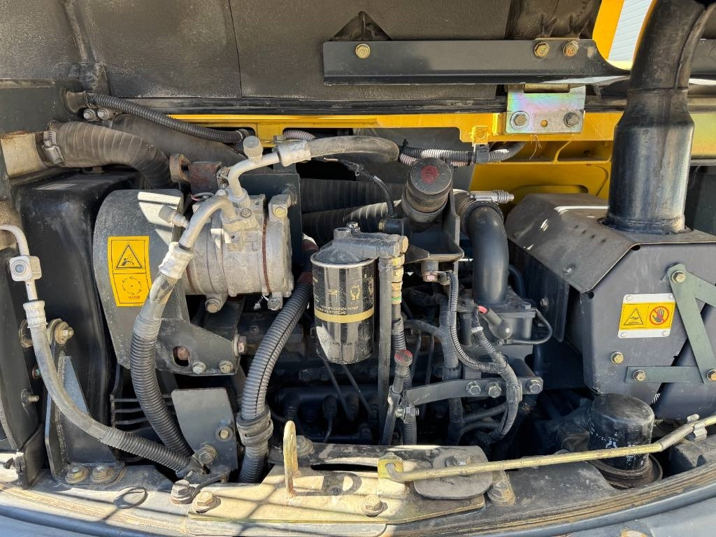 حفارة مصغرة Komatsu PC88MR-8 PYÖRITTÄJÄLLÄ: صور 7