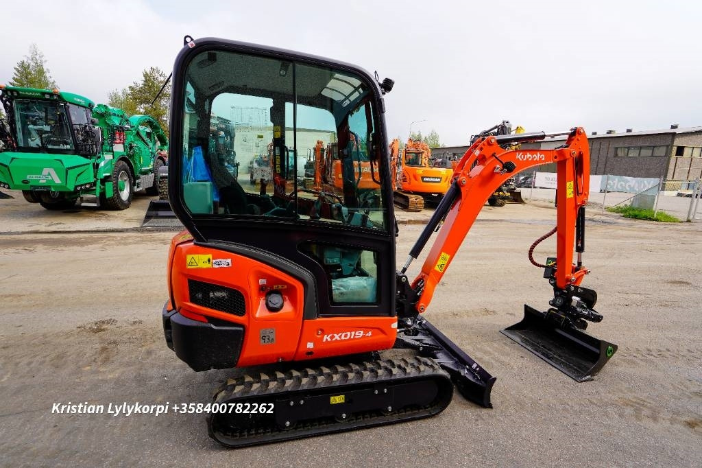 Kubota KX019-4 PYÖRITTÄJÄLLÄ - حفارة مصغرة: صور 5 Kubota KX019-4 PYÖRITTÄJÄLLÄ - حفارة مصغرة: صور 5