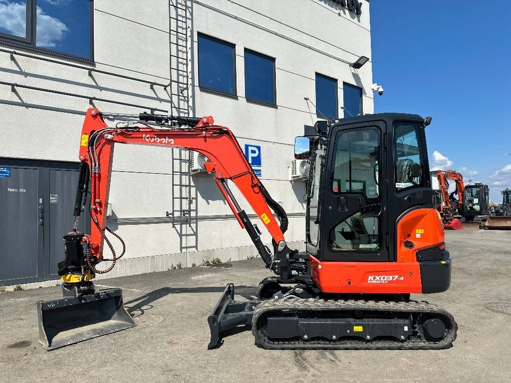 Kubota KX037-4 PYÖRITTÄJÄLLÄ - حفارة مصغرة: صور 1 Kubota KX037-4 PYÖRITTÄJÄLLÄ - حفارة مصغرة: صور 1