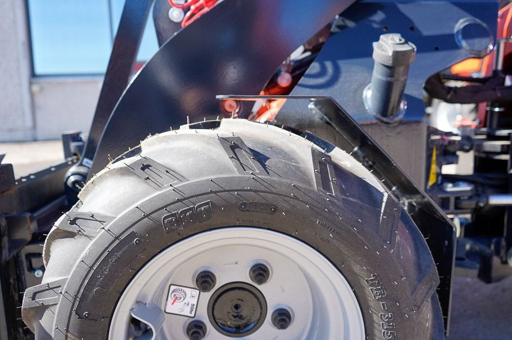 لودر مفصلي صغير Kubota RT100-2: صور 16