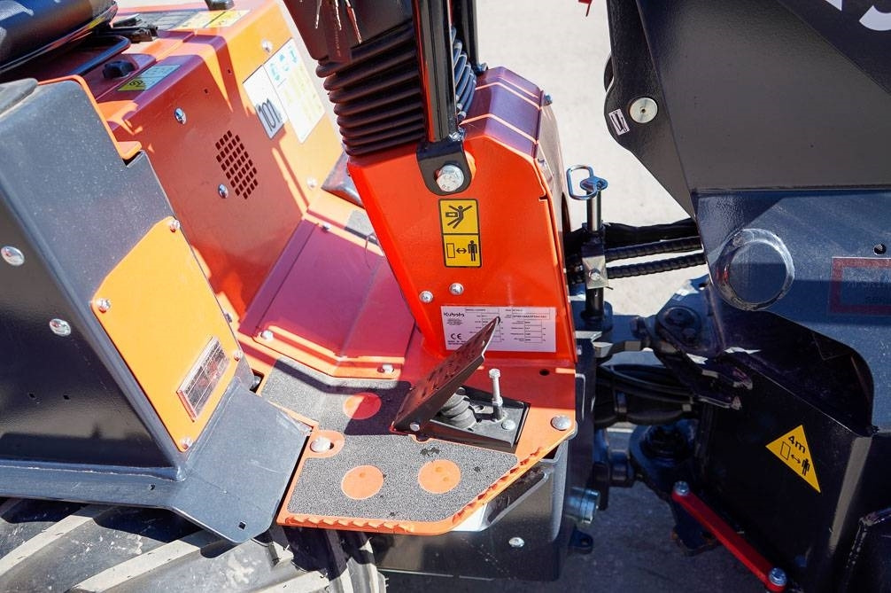 لودر مفصلي صغير Kubota RT100-2: صور 13