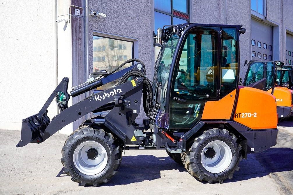 Kubota RT270-2 DELUXE MALLI - لودر مفصلي صغير: صور 1 Kubota RT270-2 DELUXE MALLI - لودر مفصلي صغير: صور 1