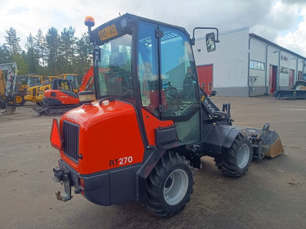 Kubota RT270 KAUHA+PIIKIT - لودر مفصلي صغير: صور 3 Kubota RT270 KAUHA+PIIKIT - لودر مفصلي صغير: صور 3