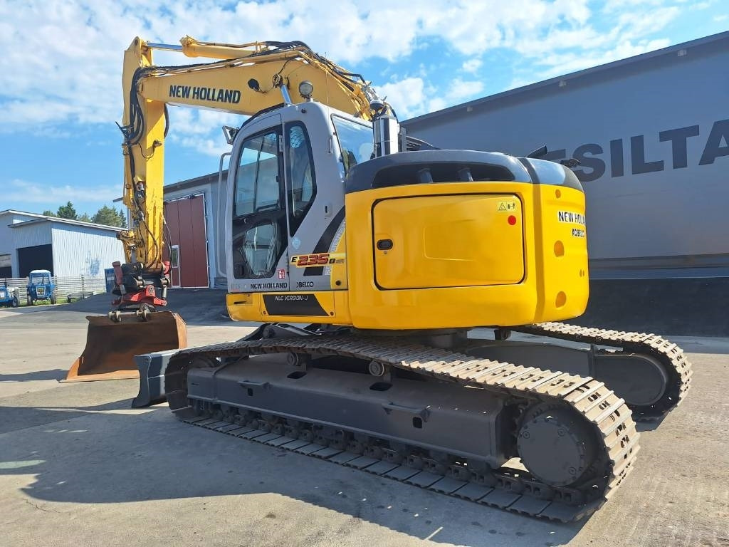 New Holland MYYTY! SOLD! E235BSRLC PYÖRITTÄJÄLLÄ - حفارات زحافة: صور 2 New Holland MYYTY! SOLD! E235BSRLC PYÖRITTÄJÄLLÄ - حفارات زحافة: صور 2
