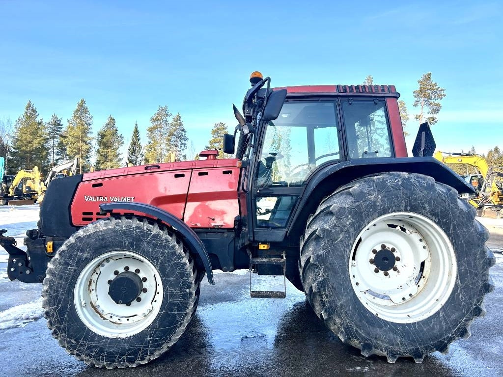 Valtra MYYTY! SOLD! 8450 ETUNOSTOLAITTEELLA - جرار: صور 2 Valtra MYYTY! SOLD! 8450 ETUNOSTOLAITTEELLA - جرار: صور 2