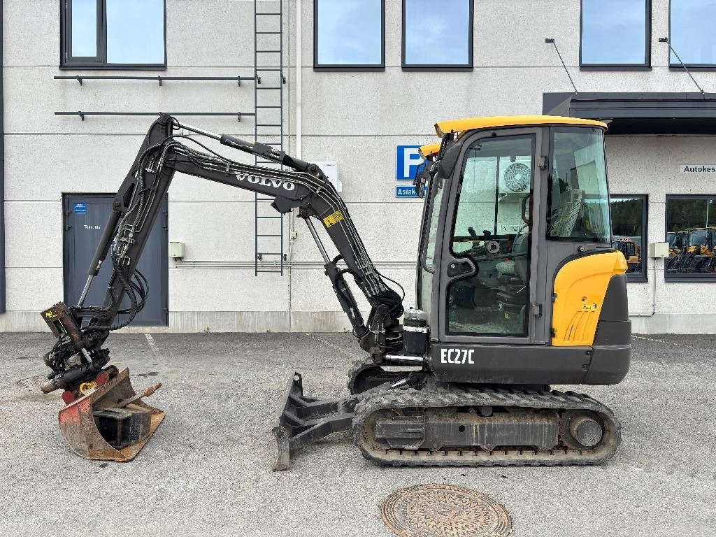 Volvo EC27C PYÖRITTÄJÄLLÄ - حفارة مصغرة: صور 1 Volvo EC27C PYÖRITTÄJÄLLÄ - حفارة مصغرة: صور 1