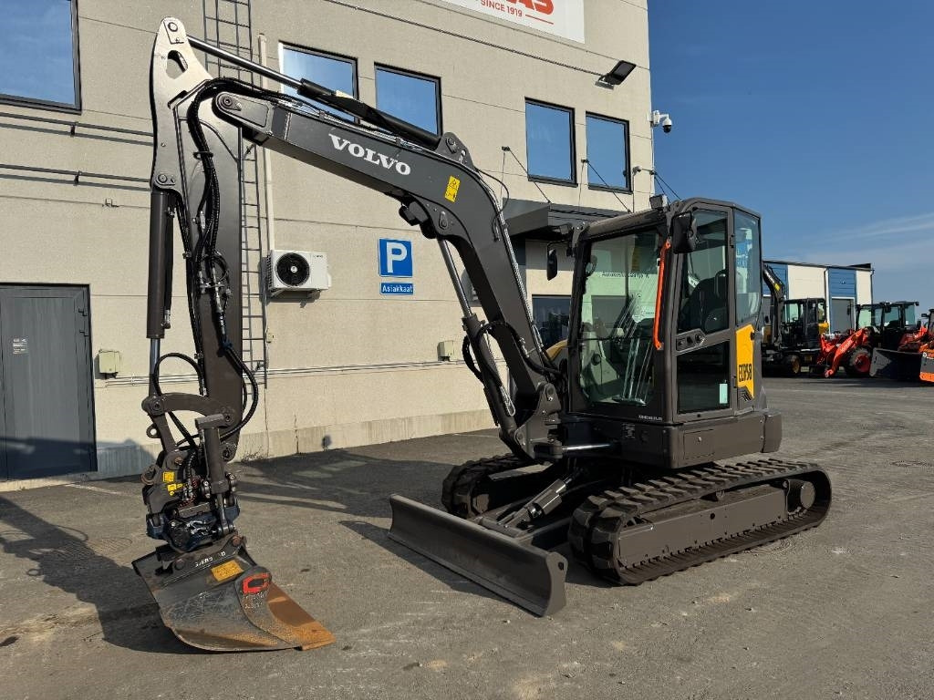 Volvo ECR58F PYÖRITTÄJÄLLÄ - حفارة مصغرة: صور 2 Volvo ECR58F PYÖRITTÄJÄLLÄ - حفارة مصغرة: صور 2