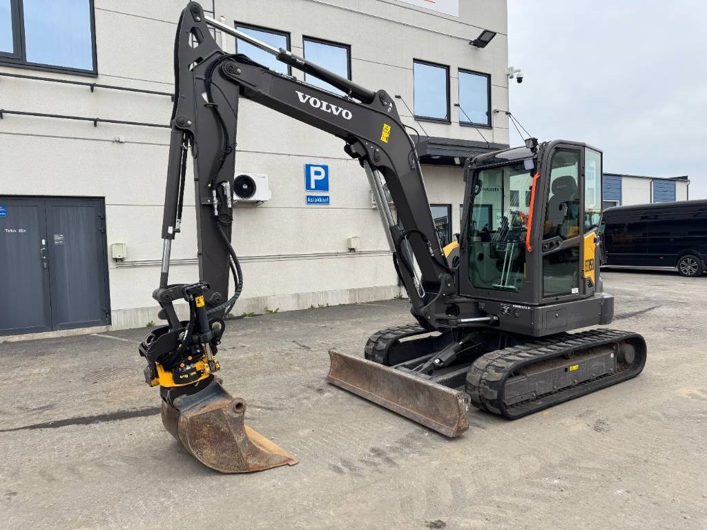 Volvo ECR58F PYÖRITTÄJÄLLÄ - حفارة مصغرة: صور 2 Volvo ECR58F PYÖRITTÄJÄLLÄ - حفارة مصغرة: صور 2