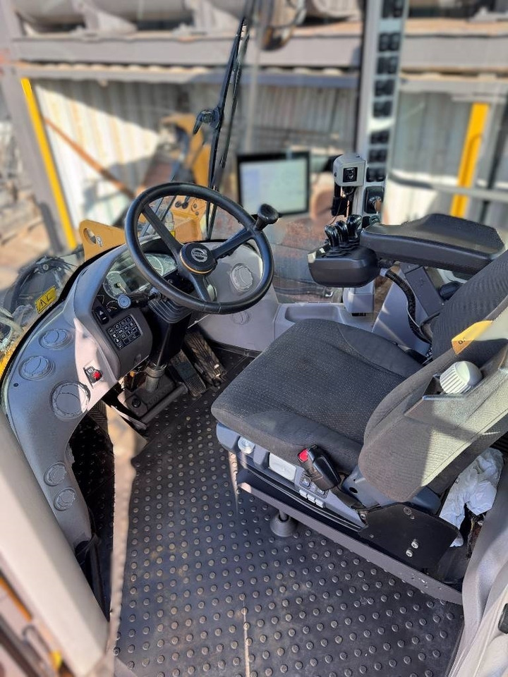 Volvo L110H LONG BOOM - اللودر بعجل: صور 3 Volvo L110H LONG BOOM - اللودر بعجل: صور 3