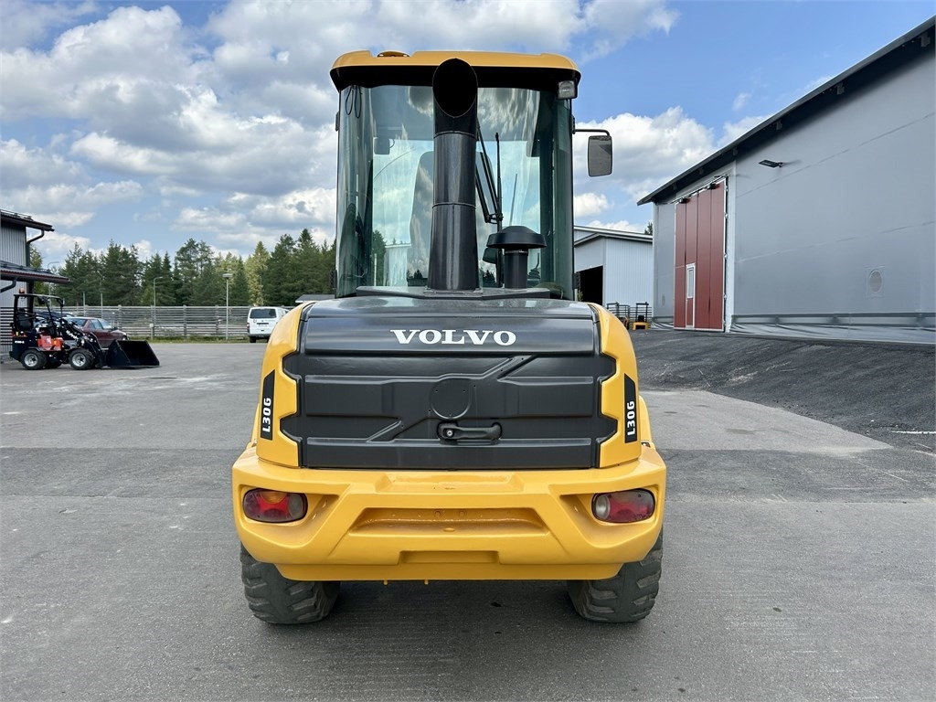Volvo L30G TRUKKIPIIKEILLÄ - اللودر بعجل: صور 5 Volvo L30G TRUKKIPIIKEILLÄ - اللودر بعجل: صور 5