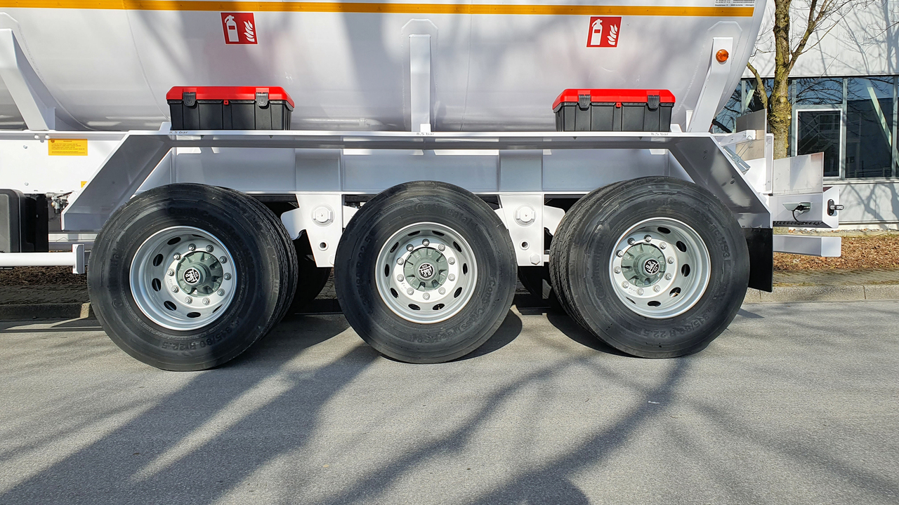 Sievering 40000 LITRE ADR FUEL TANK SEMI-TRAILER FOR MERCEDES ACTROS - نصف مقطورة صهريج: صور 4 Sievering 40000 LITRE ADR FUEL TANK SEMI-TRAILER FOR MERCEDES ACTROS - نصف مقطورة صهريج: صور 4