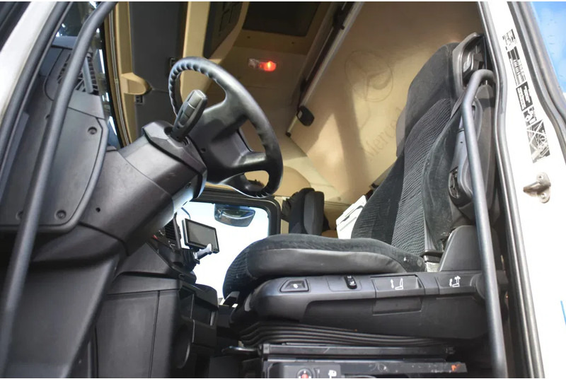 Mercedes-Benz Actros 2548 6x2/4 - EURO 6 - AIRCO - CAB HEATER - 2 BEDS - DIFF. LOCK - GOOD CONDITION - - شاحنة جرار: صور 4 Mercedes-Benz Actros 2548 6x2/4 - EURO 6 - AIRCO - CAB HEATER - 2 BEDS - DIFF. LOCK - GOOD CONDITION - - شاحنة جرار: صور 4