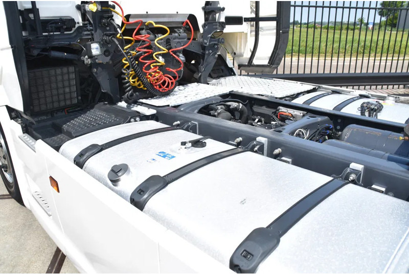 شاحنة جرار Scania R520 V8 NGS 4x2 - RETARDER - 523 TKM - PARK. AIRCO - ACC - NAVI - 2 x FUEL TANKS - LED LIGHTS -: صور 7