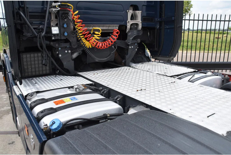 Scania S520 V8 NGS 6x2/4NB - RETARDER - FULL AIR - PARK. AIRCO - ACC - 2 x FUEL TANKS - LED LIGHTS - TOP CONDITION - - شاحنة جرار: صور 4 Scania S520 V8 NGS 6x2/4NB - RETARDER - FULL AIR - PARK. AIRCO - ACC - 2 x FUEL TANKS - LED LIGHTS - TOP CONDITION - - شاحنة جرار: صور 4