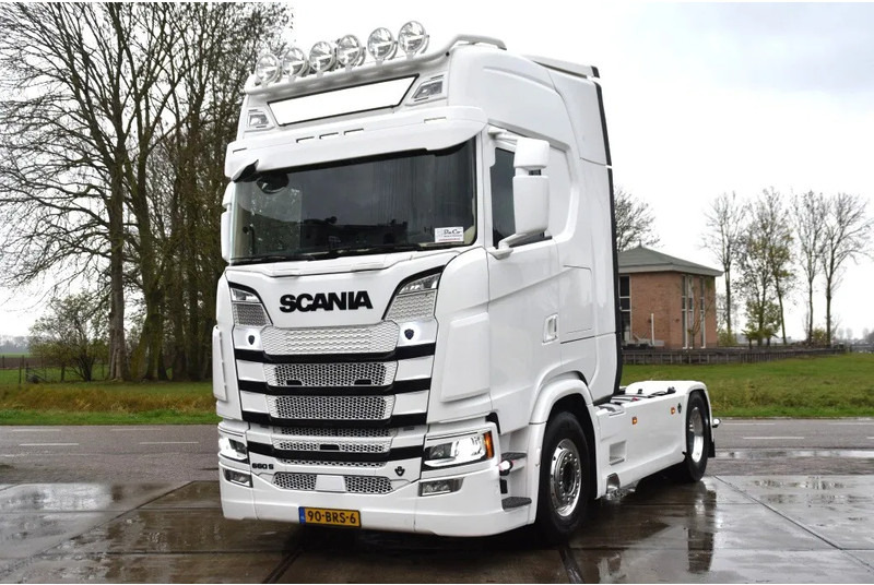 Scania S660 V8 NGS 4x2NB - NEW TACHO - RETARDER - FULL AIR - PARK. AIRCO - LEATHER SEATS - 2 x FUEL TANKS - ALCOA'S - LED - - شاحنة جرار: صور 2 Scania S660 V8 NGS 4x2NB - NEW TACHO - RETARDER - FULL AIR - PARK. AIRCO - LEATHER SEATS - 2 x FUEL TANKS - ALCOA'S - LED - - شاحنة جرار: صور 2