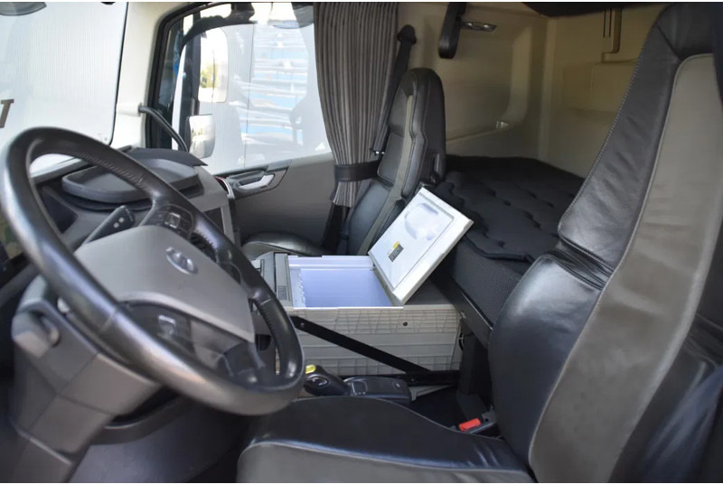 Volvo FH 16.750 Globetrotter XL 6x2 - RETARDER - FULL AIR - PARK. AIRCO - DYNAMIC STEERING - SLIDING FIFTH WHEEL - ALCOA'S - TOP CONDI - شاحنة جرار: صور 5 Volvo FH 16.750 Globetrotter XL 6x2 - RETARDER - FULL AIR - PARK. AIRCO - DYNAMIC STEERING - SLIDING FIFTH WHEEL - ALCOA'S - TOP CONDI - شاحنة جرار: صور 5