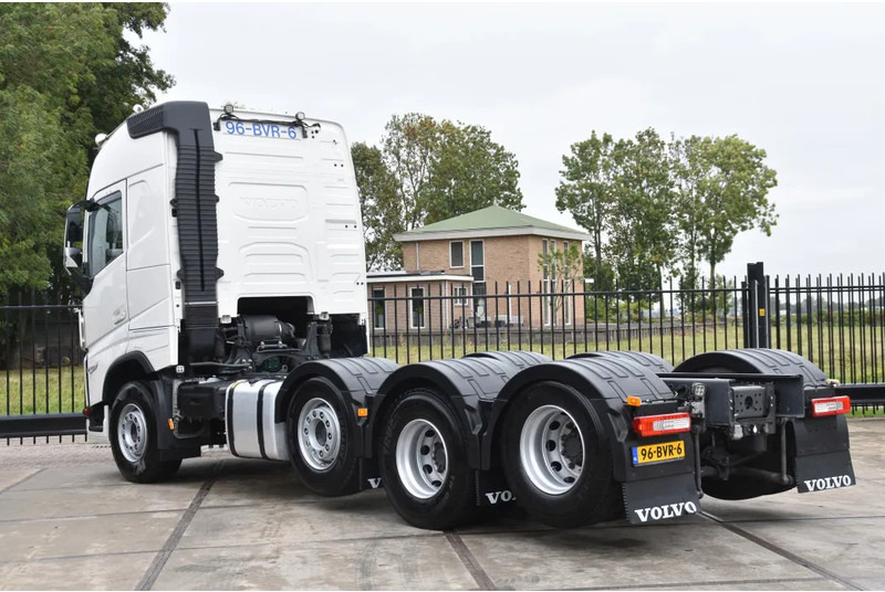 Volvo FH 500 Globe 8x2/4 - 147 TKM - PARK. AIRCO - 10 TONS FRONT AXLE - LEATHER SEATS - PTO - LED LIGHTS - TOP CONDITION - - الشاسيه شاحنة: صور 3 Volvo FH 500 Globe 8x2/4 - 147 TKM - PARK. AIRCO - 10 TONS FRONT AXLE - LEATHER SEATS - PTO - LED LIGHTS - TOP CONDITION - - الشاسيه شاحنة: صور 3