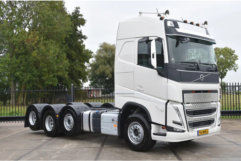 Volvo FH 500 Globe 8x2/4 - 147 TKM - PARK. AIRCO - 10 TONS FRONT AXLE - LEATHER SEATS - PTO - LED LIGHTS - TOP CONDITION - - الشاسيه شاحنة: صور 1 Volvo FH 500 Globe 8x2/4 - 147 TKM - PARK. AIRCO - 10 TONS FRONT AXLE - LEATHER SEATS - PTO - LED LIGHTS - TOP CONDITION - - الشاسيه شاحنة: صور 1