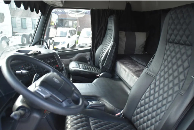 Volvo FM 380 4x2 - EURO 3 - 755 TKM - SPECIAL INTERIOR - LIVING - TV - DOUCHE - TOILET - ELEVATOR - GOOD CONDITION - - بصندوق مغلق شاحنة: صور 4 Volvo FM 380 4x2 - EURO 3 - 755 TKM - SPECIAL INTERIOR - LIVING - TV - DOUCHE - TOILET - ELEVATOR - GOOD CONDITION - - بصندوق مغلق شاحنة: صور 4