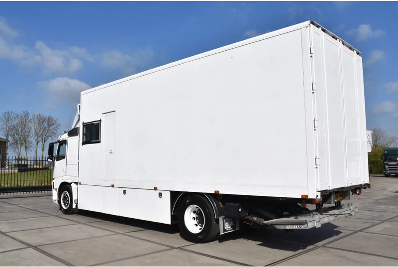 Volvo FM 380 4x2 - EURO 3 - 755 TKM - SPECIAL INTERIOR - LIVING - TV - DOUCHE - TOILET - ELEVATOR - GOOD CONDITION - - بصندوق مغلق شاحنة: صور 3 Volvo FM 380 4x2 - EURO 3 - 755 TKM - SPECIAL INTERIOR - LIVING - TV - DOUCHE - TOILET - ELEVATOR - GOOD CONDITION - - بصندوق مغلق شاحنة: صور 3